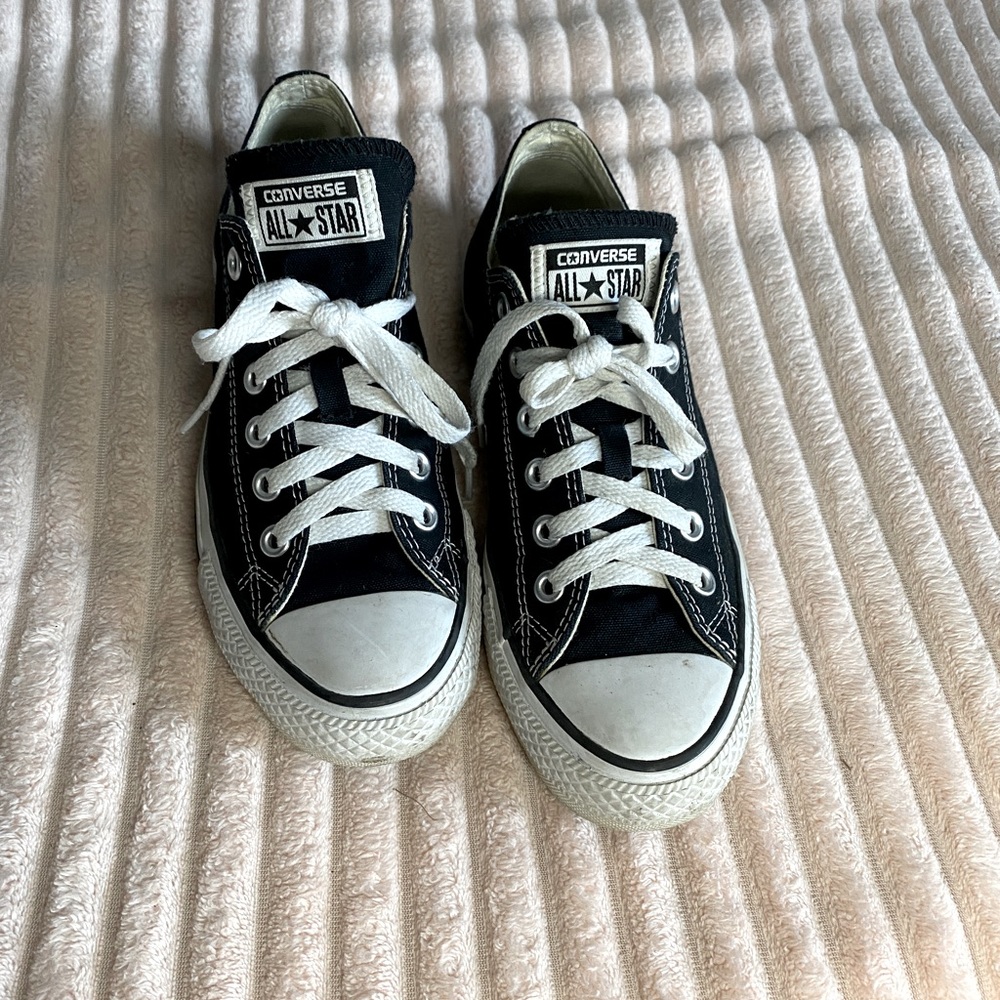 Black/White Converse!!👜